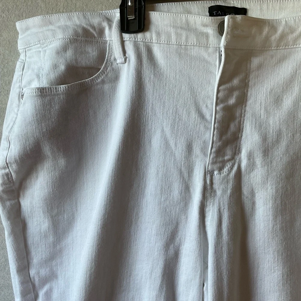 Talbots jegging crop. Size 18W White.